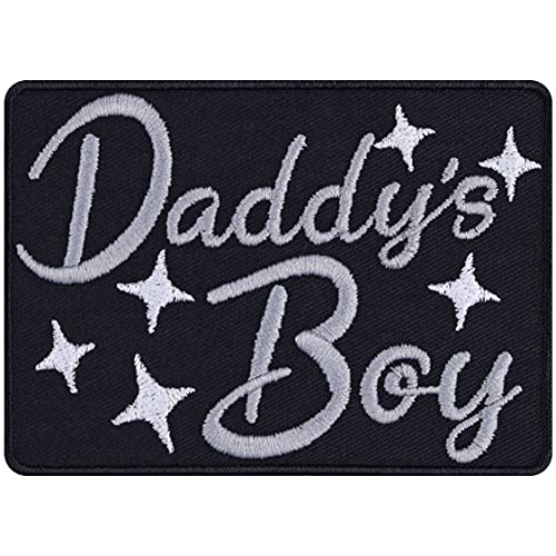 Daddy's Boy LGTBQ Aufnäher Papa Aufbügler Daddy Patch/Bügelbilder/Sticker zum annähen/aufbügeln | Geschenk Applikation für für alle Stoffe | 90x65mm von EXPRESS-STICKEREI