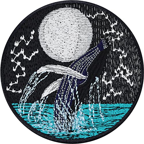 SAVE THE OCEAN Premium Blauwal Aufnäher Whale Sticker Blauwal im Mondlicht Bügelbild Astrologie Patch zum annähen/aufbügeln | Weltmeere im Vollmond Applikation | 80x80mm SAVE THE OCEAN Premium Blauwal Aufnäher Whale Sticker Blauwal im Mondlicht Bügelbild Astrologie Patch zum annähen/aufbügeln | Weltmeere im Vollmond Applikation | 80x80mm von EXPRESS-STICKEREI