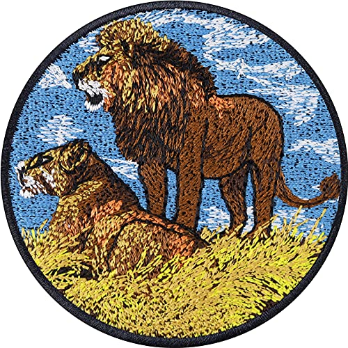 Save The Earth Löwen in Savanne Afrika Aufnäher Löwen Bild Kinder-Aufbügler | Lion Patch Wildlife Stickerei Kunstwerk Artenschutz Abzeichen Umweltschutz Aufkleber Bügelbild Applikation 70x70mm von EXPRESS-STICKEREI