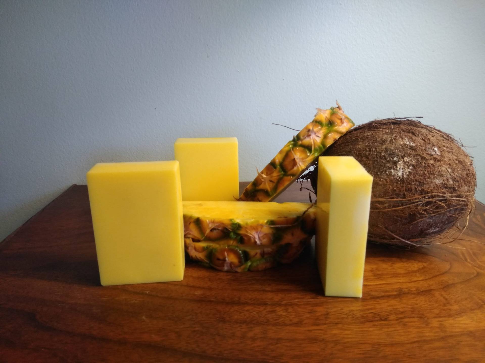 Ananas Kokosnuss Seife Ananas Kokosnuss Seife von EarthtonesoapsCrafts