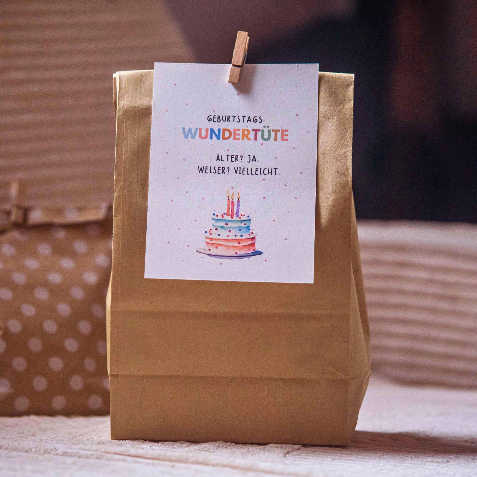 Geburtstags-Wundertüte - Kleinigkeit Zum Geburtstag Für Frauen. Süße Überraschung Mit Mini-Küchlein, Tee & Mehr Geburtstags-Wundertüte - Kleinigkeit Zum Geburtstag Für Frauen. Süße Überraschung Mit Mini-Küchlein, Tee & Mehr von EinzelstueckimGlueck