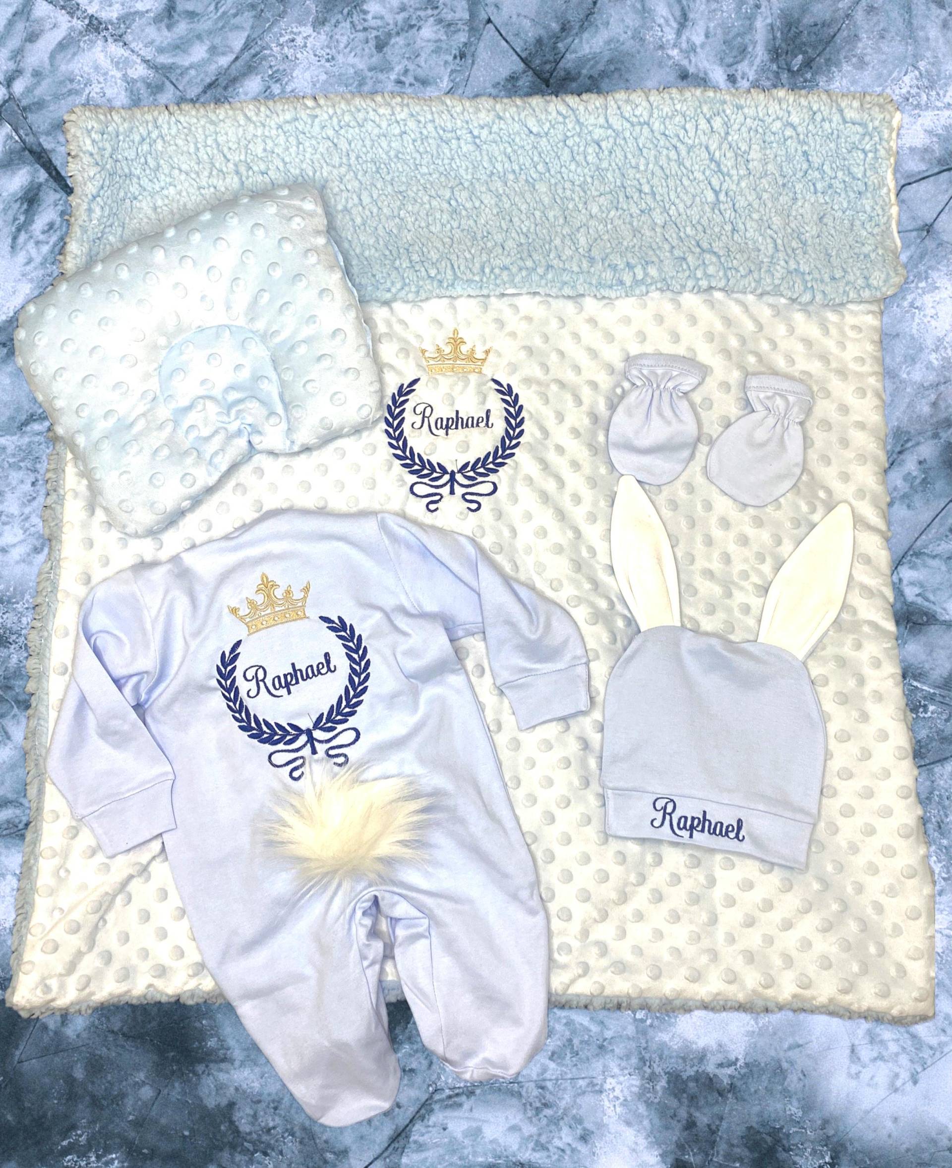 Baby Strampler Set Body Mit Namen Geburtstag Geschenk Für Schwangere Personalisiertes Baby Strampler Set Body Mit Namen Geburtstag Geschenk Für Schwangere Personalisiertes von ElmasBoutiqueShop