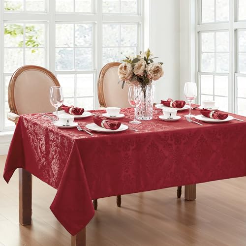 Elrene Caiden Elegance Damast-Tischdecke, Polyester, Rot/Ausflug, einfarbig (Getaway Solids), 84" x 60" (Rectangular) Elrene Caiden Elegance Damast-Tischdecke, Polyester, Rot/Ausflug, einfarbig (Getaway Solids), 84" x 60" (Rectangular) von Elrene