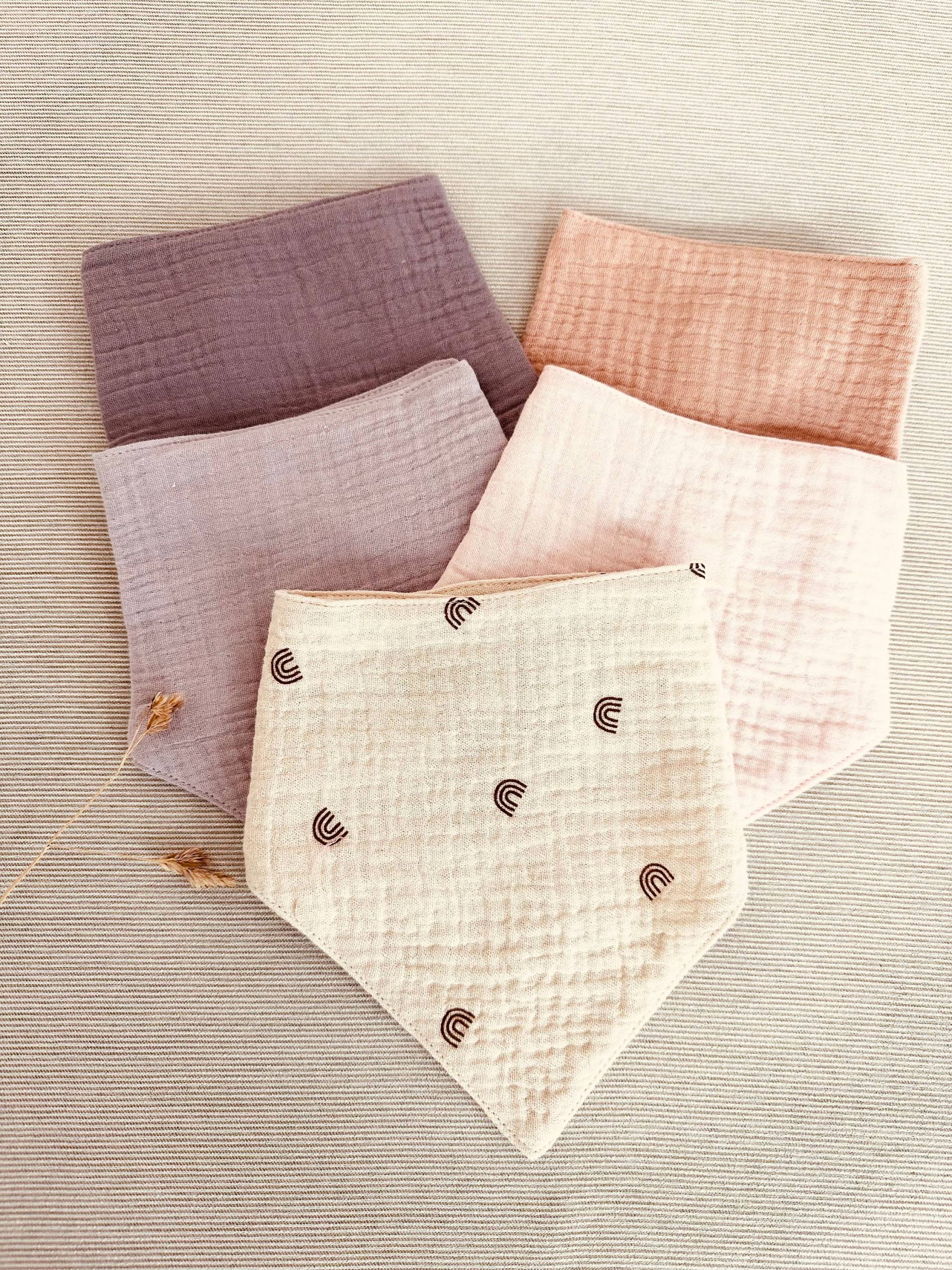 Personalisierte Dreieckstücher, Bib, Musselintuch Baby, Halstuch Dreieckstuch Baby Halstuch, Personalisiert Personalisierte Dreieckstücher, Bib, Musselintuch Baby, Halstuch Dreieckstuch Baby Halstuch, Personalisiert von EmmaundAntonShop