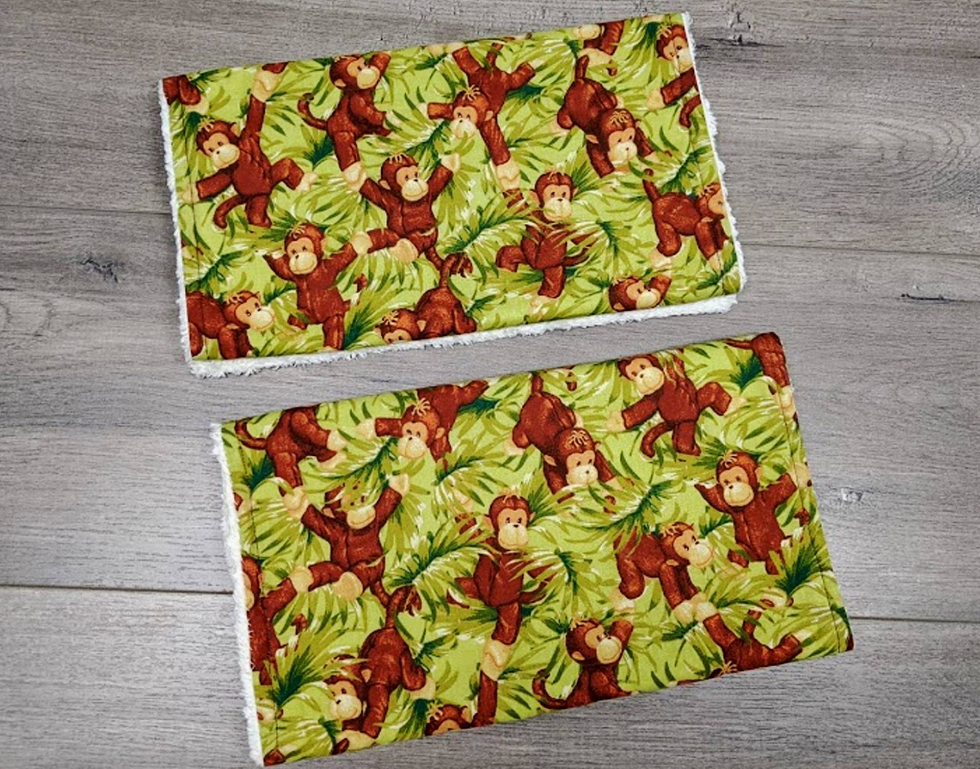 Versandfertige Leinentücher 2 Stück Set Neugeborenen Layette Baby Shower Geschenk Junge Mädchen Verspielt Braun Affen Grüne Pflanze Chenille Rücken Versandfertige Leinentücher 2 Stück Set Neugeborenen Layette Baby Shower Geschenk Junge Mädchen Verspielt Braun Affen Grüne Pflanze Chenille Rücken von EmmerlusDesigns