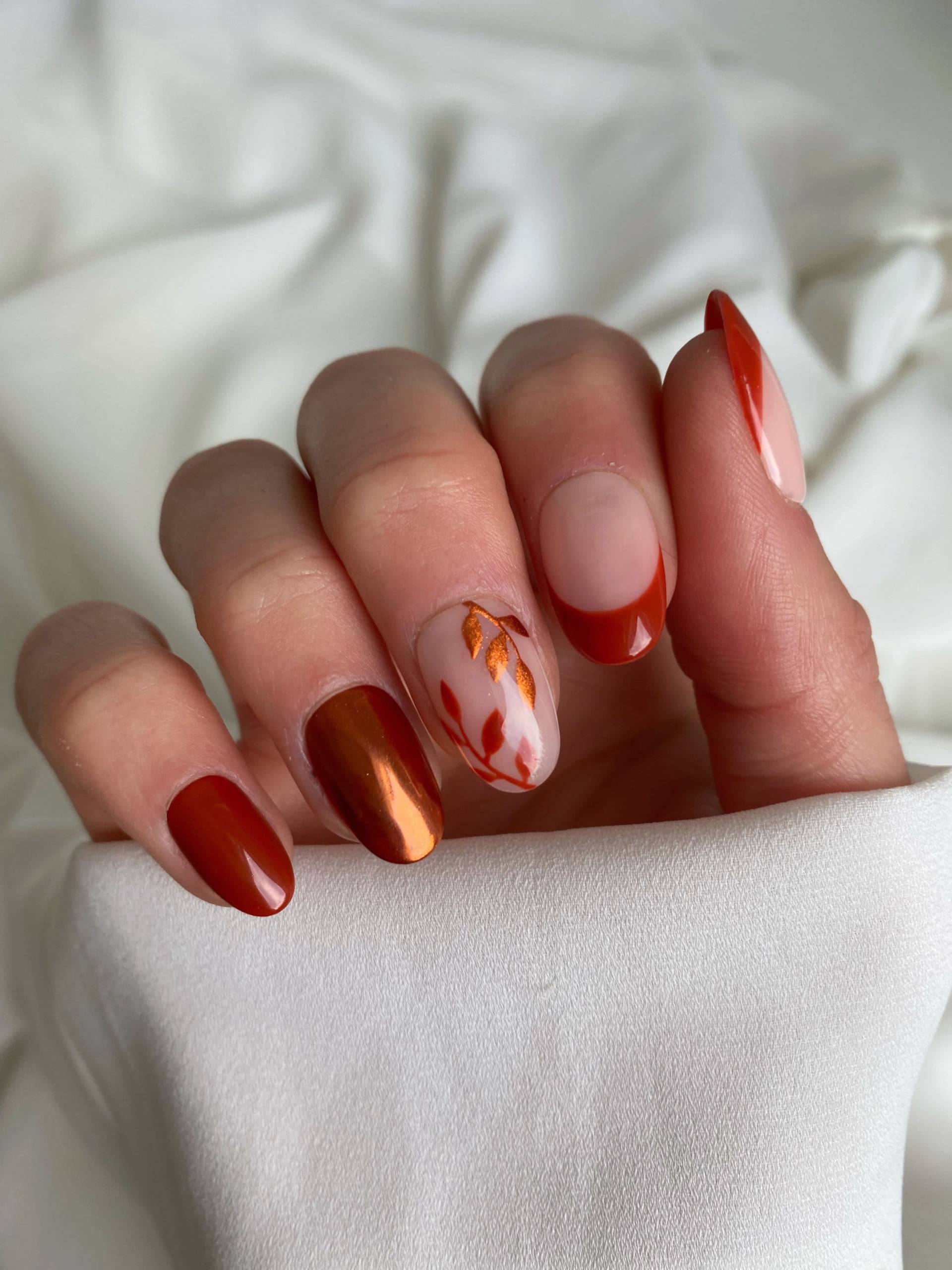 Burnt Orange Leaf Custom Press On Nails | Herbst Stick Falsche Nägel von Enroutenails