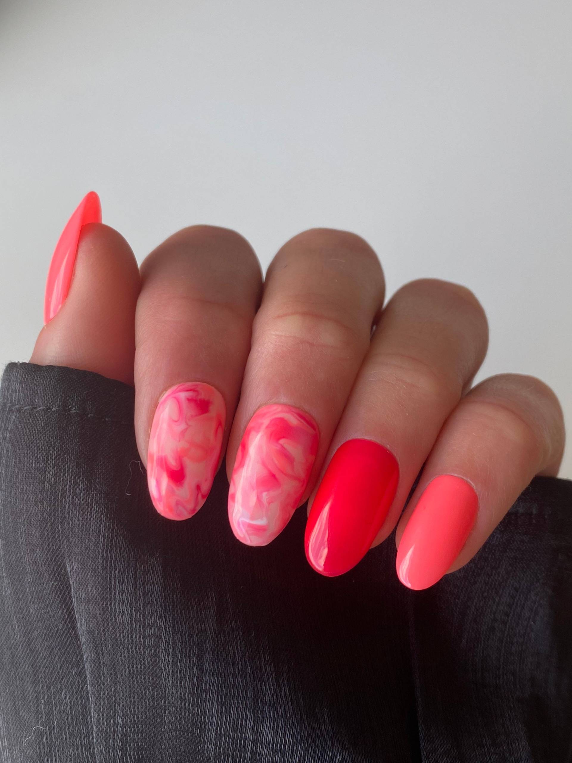 Coral Marble Benutzerdefinierte Press-On-Nägel | Sommer Luxus False Nails Pink Stick On Nägel von Enroutenails