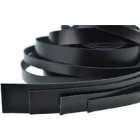 esnado flaches Lederband | Breite wählbar, Dicke ca. 1,5 mm | 1 m - Schwarz esnado flaches Lederband | Breite wählbar, Dicke ca. 1,5 mm | 1 m - Schwarz von Esnado