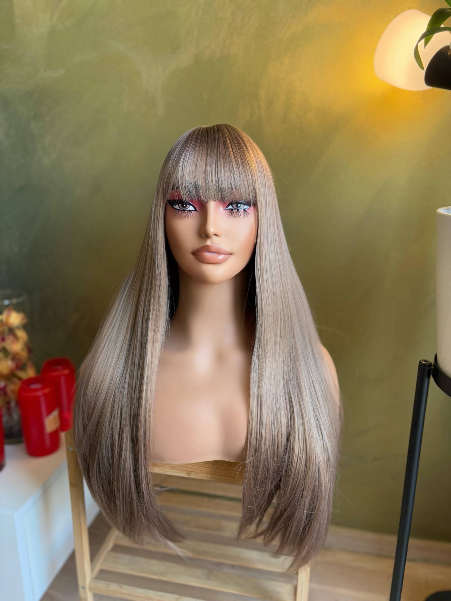 Goldene Blonde Perücke Mit Pony | Cosplay Perücken Honig Natürliche 26 Zoll Goldene Blonde Perücke Mit Pony | Cosplay Perücken Honig Natürliche 26 Zoll von Evanesswigs