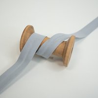 Elastisches Schrägband vorgefalzt hellgrau Elastisches Schrägband vorgefalzt hellgrau von Evlis Needle