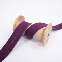 Elastisches Schrägband vorgefalzt lila dunkel Elastisches Schrägband vorgefalzt lila dunkel von Evlis Needle