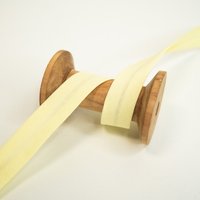 Elastisches Schrägband vorgefalzt pastellgelb Elastisches Schrägband vorgefalzt pastellgelb von Evlis Needle