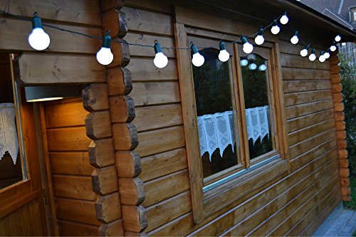 F-H-S Lichterkette 50 LED und weiße Kugeln F-H-S Lichterkette 50 LED und weiße Kugeln von FHS