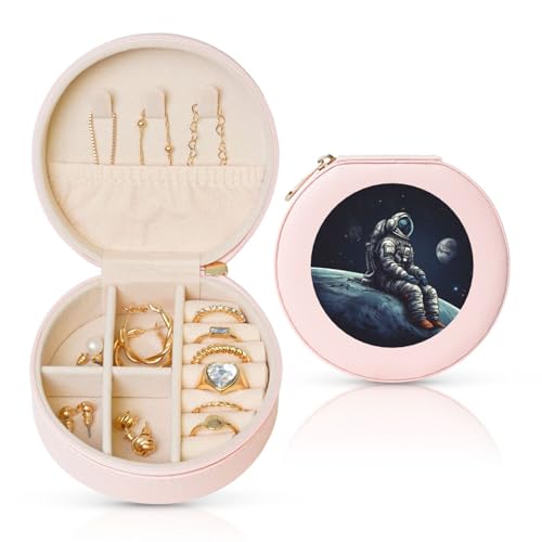 FHEBNDS Reise-Schmuckkästchen aus Leder für Frauen, Geburtstagsgeschenke, Astronauten-Schmuckschatulle mit Reißverschluss, klein, rund, Schmuck-Organizer, Aufbewahrungsbox für Ringe, Ohrringe FHEBNDS Reise-Schmuckkästchen aus Leder für Frauen, Geburtstagsgeschenke, Astronauten-Schmuckschatulle mit Reißverschluss, klein, rund, Schmuck-Organizer, Aufbewahrungsbox für Ringe, Ohrringe von FHEBNDS