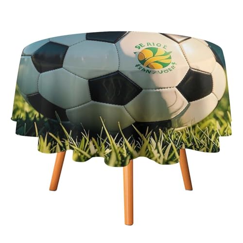 FHESDCW Tischdecke mit Fußball auf dem Gras, hitzebeständig, Polyester, rund, strapazierfähig, waschbar, Tischdecke für Küche, Party, Hochzeit, Picknick, 127 x 127 cm FHESDCW Tischdecke mit Fußball auf dem Gras, hitzebeständig, Polyester, rund, strapazierfähig, waschbar, Tischdecke für Küche, Party, Hochzeit, Picknick, 127 x 127 cm von FHESDCW