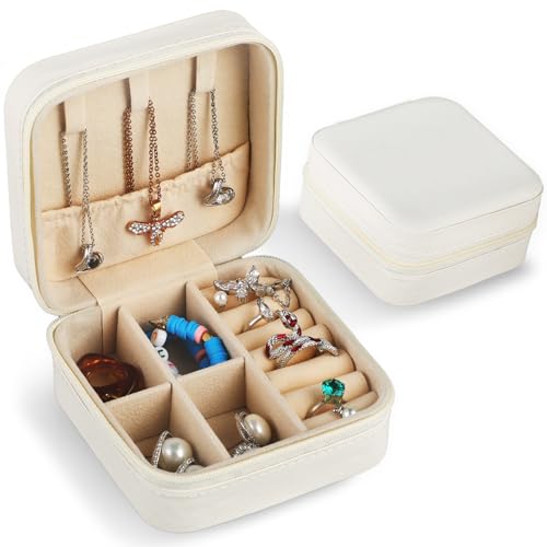 Schmuckschatulle Reise für Mädchen, Klein PU-Leder Schmuckaufbewahrung Schmuckkoffer,Mini Schmuckbox Reise für Ringe, Ohrringe, Armbänder, Ketten,für Frauen,Ehefrau,Mutter,Weihnachten(White) Schmuckschatulle Reise für Mädchen, Klein PU-Leder Schmuckaufbewahrung Schmuckkoffer,Mini Schmuckbox Reise für Ringe, Ohrringe, Armbänder, Ketten,für Frauen,Ehefrau,Mutter,Weihnachten(White) von FHISKUNYU