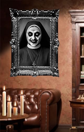 FIESTAS GUIRCA | Aufkleber Horror Nonne Bild mit Vintage Rahmen (58x45 cm) - Schnelle Halloween Nonnen Dekoration - Gruseliger Sticker für eine Horrorfilm Party - Schwarz und Weiß von FIESTAS GUIRCA