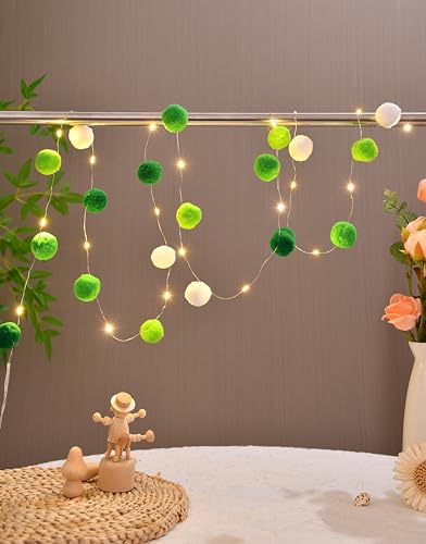 FLCSIed 20 LED-Kupfer-Lichter mit Pompons, betrieben mit 2 AA-Batterien, für Schlafzimmer, Valentinstag, Hochzeit, Party, Weihnachten, Heimdekoration (grün) von FLCSIed