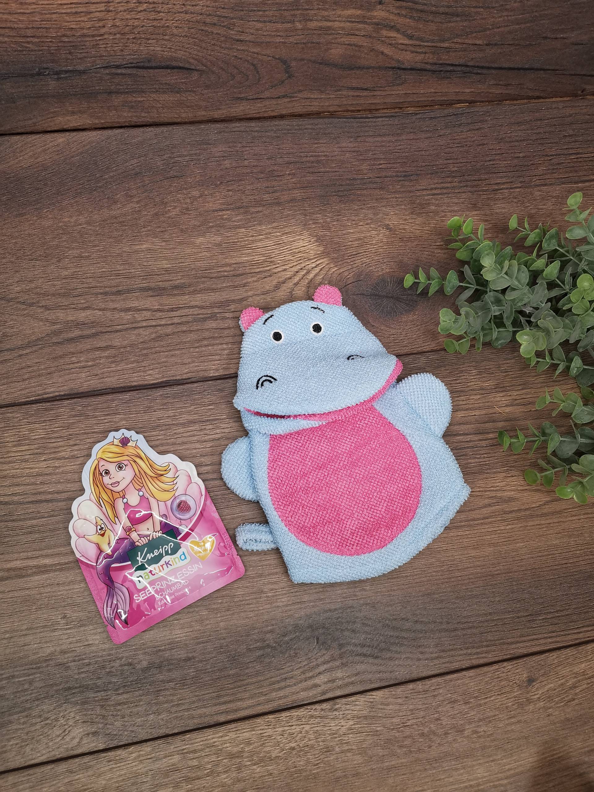 Kinder Waschhandschuh Nilpferd Mit Namen, Individuell Bestickt, Badehandschuh, Waschlappen Personalisiert Einem Kleinen Badezusatz Kinder Waschhandschuh Nilpferd Mit Namen, Individuell Bestickt, Badehandschuh, Waschlappen Personalisiert Einem Kleinen Badezusatz von FOOTPRINTGeschenke