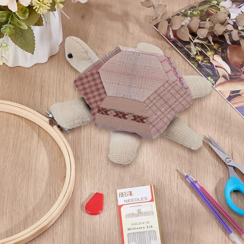 FREEBLOSS Patchwork Nadelkissen Set „Pink Turtle“ Zum Selbermachen Patchwork Set Patchwork Nähset Handgefertigtes Patchwork Nadelkissen DIY Nadelkissen Mit Näh Und Bastelstoff Sashiko Muster Nähset FREEBLOSS Patchwork Nadelkissen Set „Pink Turtle“ Zum Selbermachen Patchwork Set Patchwork Nähset Handgefertigtes Patchwork Nadelkissen DIY Nadelkissen Mit Näh Und Bastelstoff Sashiko Muster Nähset von FREEBLOSS
