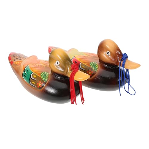 FUTUREORYY 2 Stück Handgefertigte Holzfigur Mandarinenten Dekoration mit Stabilem Boden Bemalte Enten Skulpturen für Hochzeit und Geschenk Langlebige Holzdeko für Tisch und Regal FUTUREORYY 2 Stück Handgefertigte Holzfigur Mandarinenten Dekoration mit Stabilem Boden Bemalte Enten Skulpturen für Hochzeit und Geschenk Langlebige Holzdeko für Tisch und Regal von FUTUREORYY