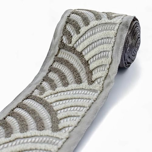 Fabric Mart Direct Hellgraue und weiße Art-Deco-Wellenbordüre, dekorativer Stoffbesatz, Meterware, Bouclé-Vorhangband, Polsterspitze für Tischdecken, 127 mm langes Vorhangband zum Selbermachen Fabric Mart Direct Hellgraue und weiße Art-Deco-Wellenbordüre, dekorativer Stoffbesatz, Meterware, Bouclé-Vorhangband, Polsterspitze für Tischdecken, 127 mm langes Vorhangband zum Selbermachen von Fabric Mart Direct
