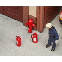 6 Feuerlöscher und 2 Hydrante von Faller