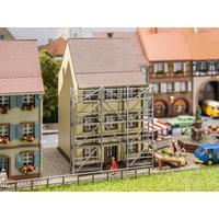 Altstadthaus mit Gerüst von Faller