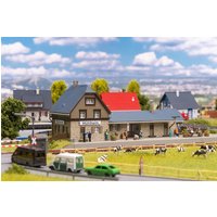 Bahnhof Mühlheim - Monatsmodell Mai von Faller