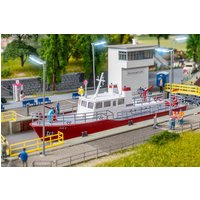 Feuerlöschboot Feuerlöschboot von Faller