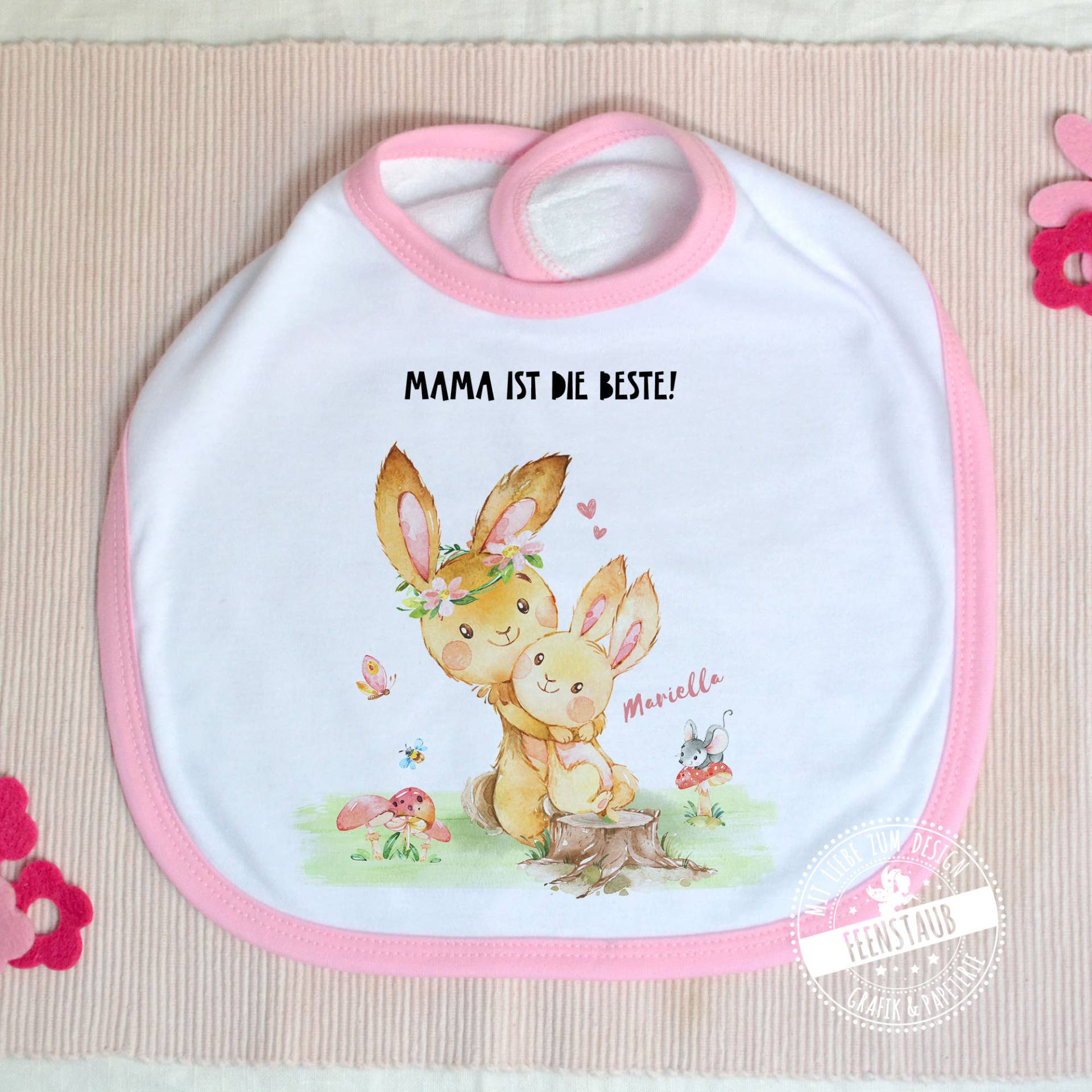Baby-Lätzchen Mit Namen Personalisiert - Geschenk Zur Geburt, Muttertag Oder Den 1. Geburtstag, Rosa Und Blau, Mama Ist Die Beste Hasen Baby-Lätzchen Mit Namen Personalisiert - Geschenk Zur Geburt, Muttertag Oder Den 1. Geburtstag, Rosa Und Blau, Mama Ist Die Beste Hasen von FeenstaubHandmade