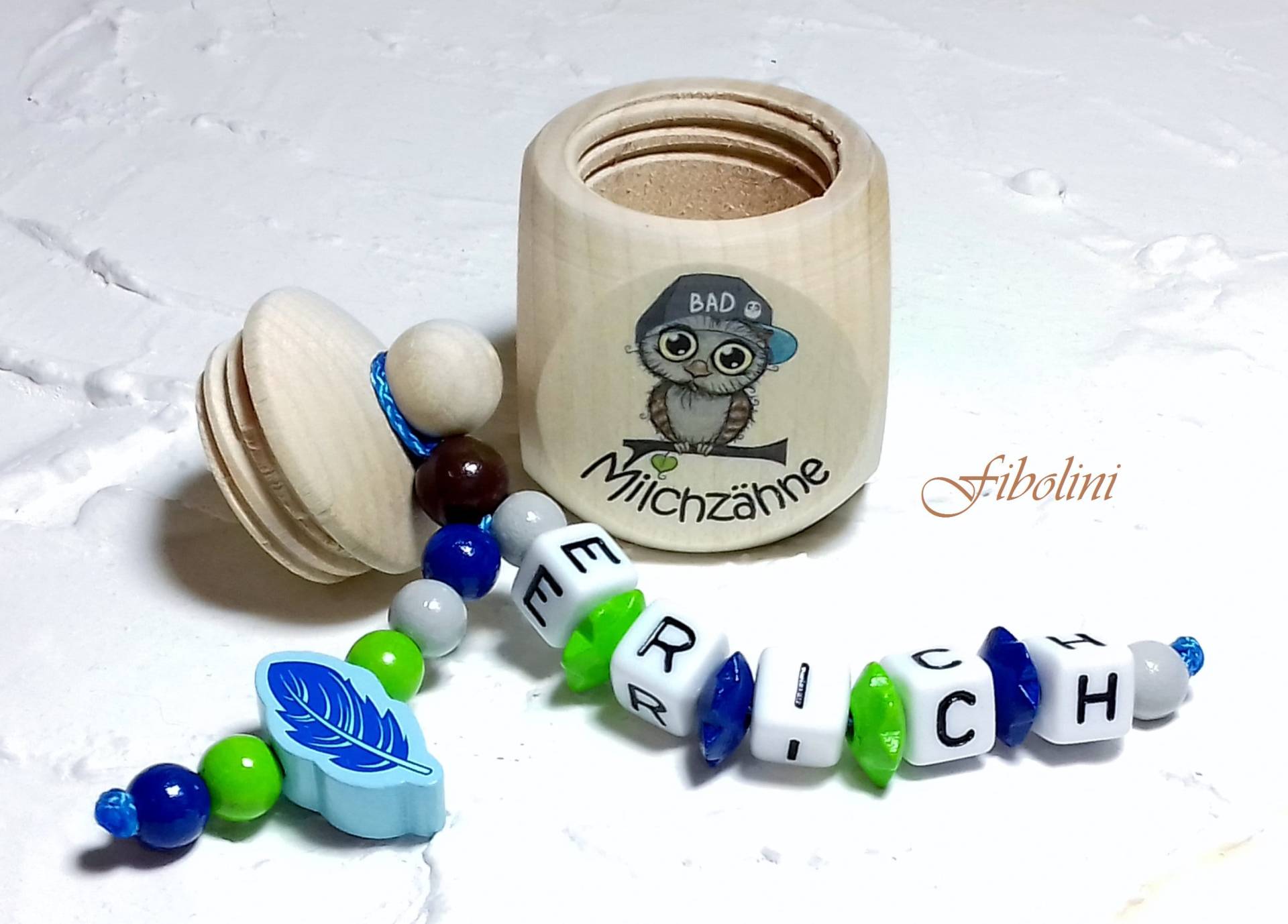 Milchzahndose "Little Boy". Zuckertüte, Personalisierung, Feder, Beige, Grün, Blau, Braun, Grau, Geschenk Zur Einschulung, Schulanfang, Diy Milchzahndose "Little Boy". Zuckertüte, Personalisierung, Feder, Beige, Grün, Blau, Braun, Grau, Geschenk Zur Einschulung, Schulanfang, Diy von Fibolini