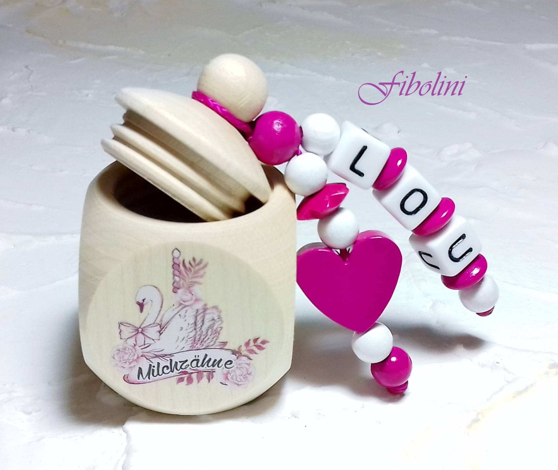 Milchzahndose "Schwan". Zahn Fee Elfe Herz Pink Weiß Personalisiert Mit Namen Mädchen Schwan Vogel Blume Handmade Zuckertüte Schule Diy Milchzahndose "Schwan". Zahn Fee Elfe Herz Pink Weiß Personalisiert Mit Namen Mädchen Schwan Vogel Blume Handmade Zuckertüte Schule Diy von Fibolini