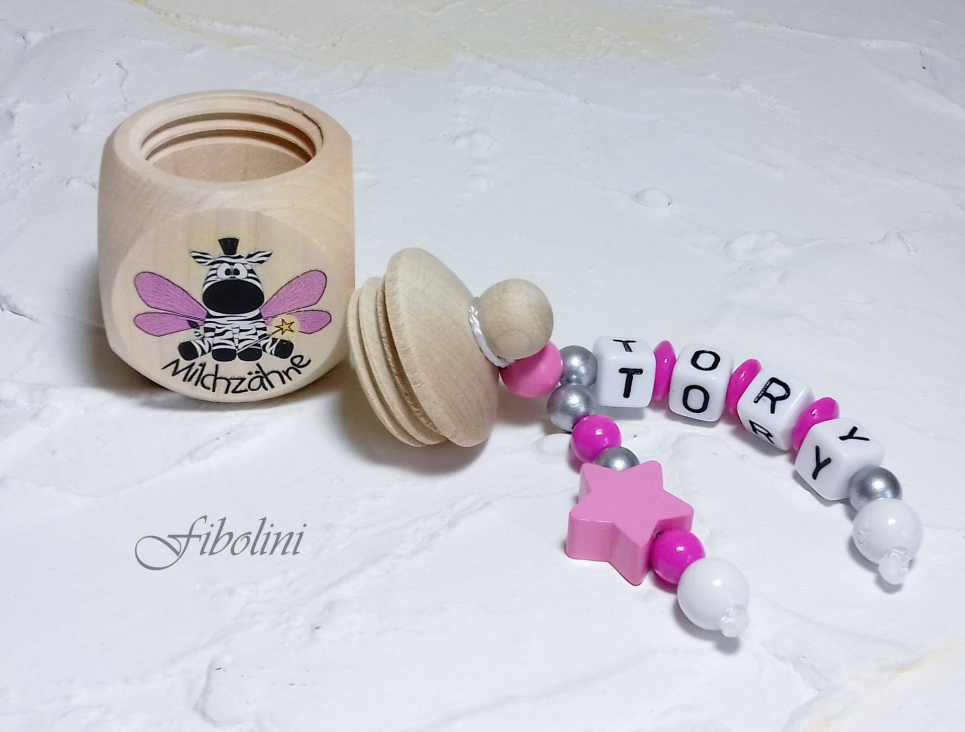 Milchzahndose "Zebragirl". Rosa, Silber, Weiß, Pink, Kindergarten, Kindergeburtstag, Geschenk, Schulstart, Meilenstein, Zahnbox, Zahnfee Milchzahndose "Zebragirl". Rosa, Silber, Weiß, Pink, Kindergarten, Kindergeburtstag, Geschenk, Schulstart, Meilenstein, Zahnbox, Zahnfee von Fibolini