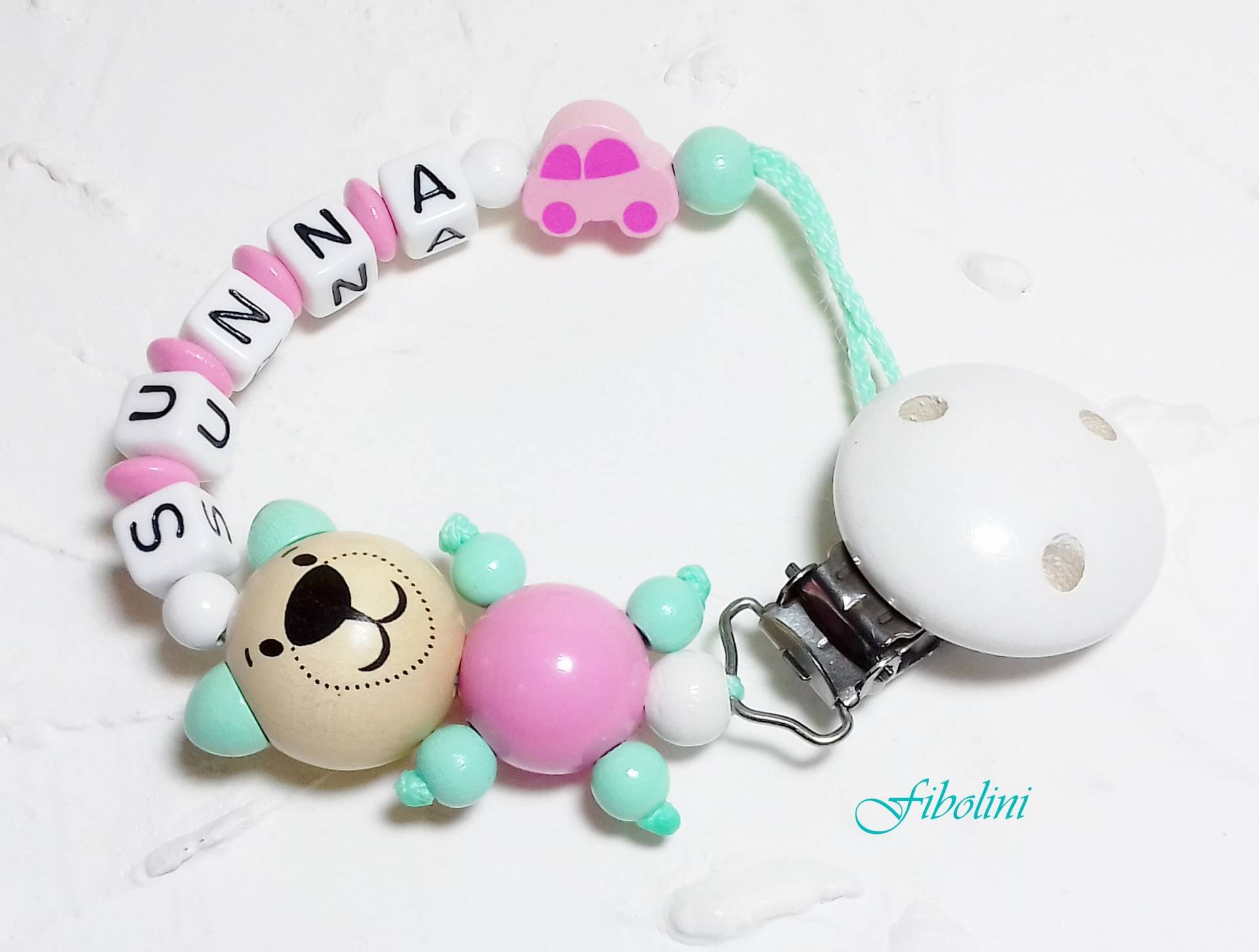 Schnullerkette 3-D "Auto". Nuggikette, Schnuller, Schnullerhalter, Weiß, Rosa, Mint, Beige, Personalisiert, Mit Namen, Auto, Bär, Zwillinge Schnullerkette 3-D "Auto". Nuggikette, Schnuller, Schnullerhalter, Weiß, Rosa, Mint, Beige, Personalisiert, Mit Namen, Auto, Bär, Zwillinge von Fibolini