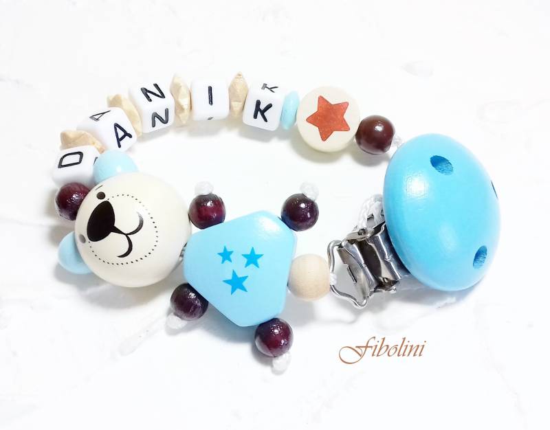 Schnullerkette 3-D "Babyboy". Blau, Braun, Beige, Junge, Baby Geschenk, Schnullerhalter, Clips, Holz, Nuggelkette, Teddy, Bär von Fibolini