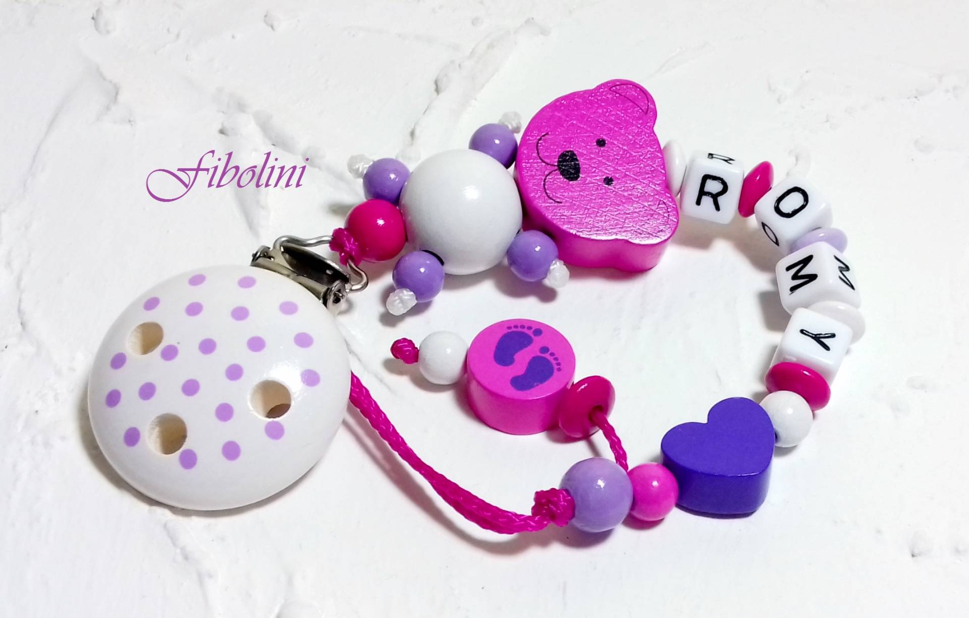 Schnullerkette 3-D "Babyfüsschen". Weiß, Lila, Pink, Rosa, Handgemacht, Patenonkel, Taufpatin, Verkündung, Silikonringadapter, Nuggikette Schnullerkette 3-D "Babyfüsschen". Weiß, Lila, Pink, Rosa, Handgemacht, Patenonkel, Taufpatin, Verkündung, Silikonringadapter, Nuggikette von Fibolini