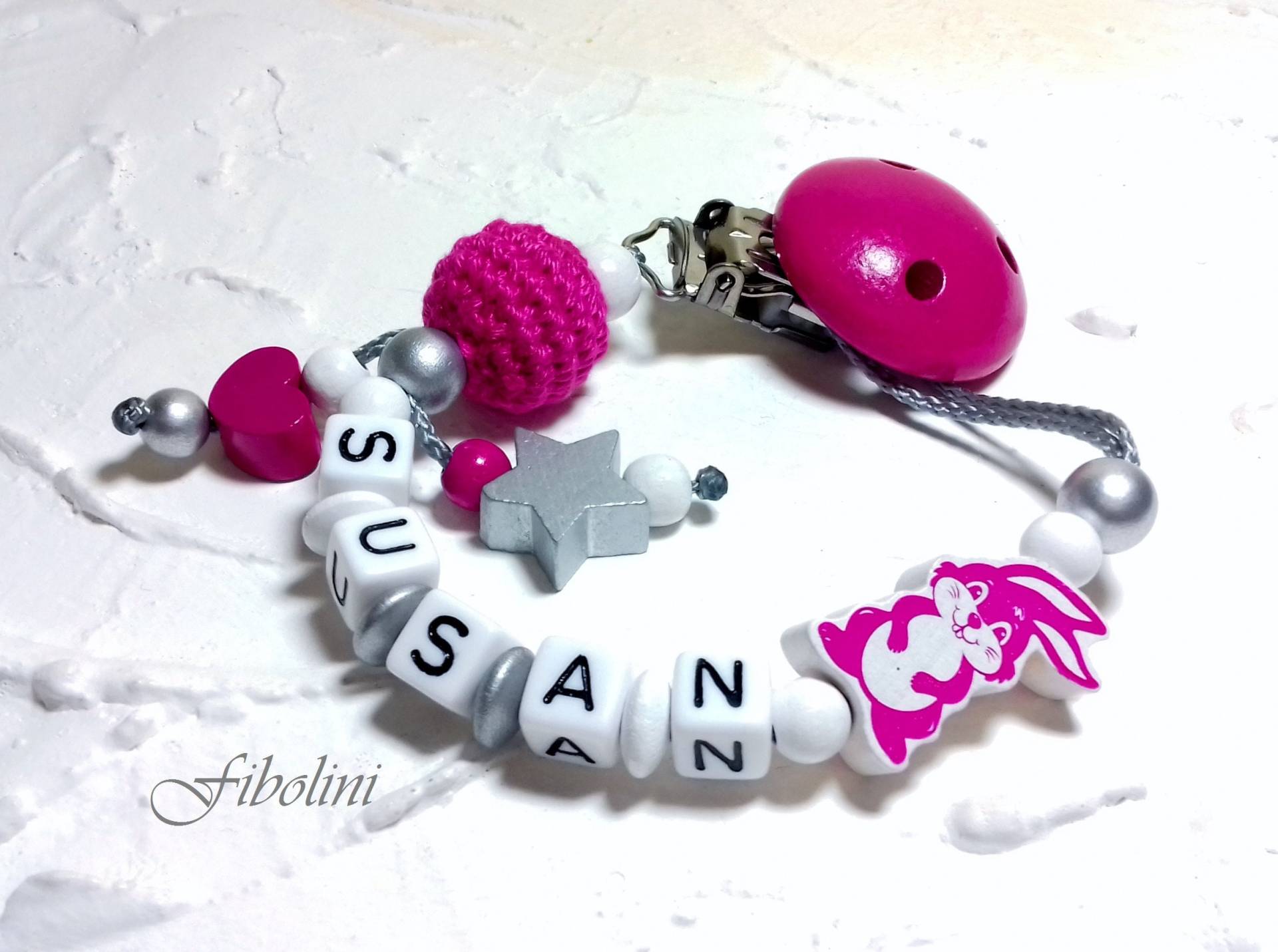 Schnullerkette "Häschen". Pink, Silber, Weiß, Ostern, Tiere, Wald, Schnullerhalter, Schnuller, Meilenstein, Schwangerschaft, Nuggelkette Schnullerkette "Häschen". Pink, Silber, Weiß, Ostern, Tiere, Wald, Schnullerhalter, Schnuller, Meilenstein, Schwangerschaft, Nuggelkette von Fibolini