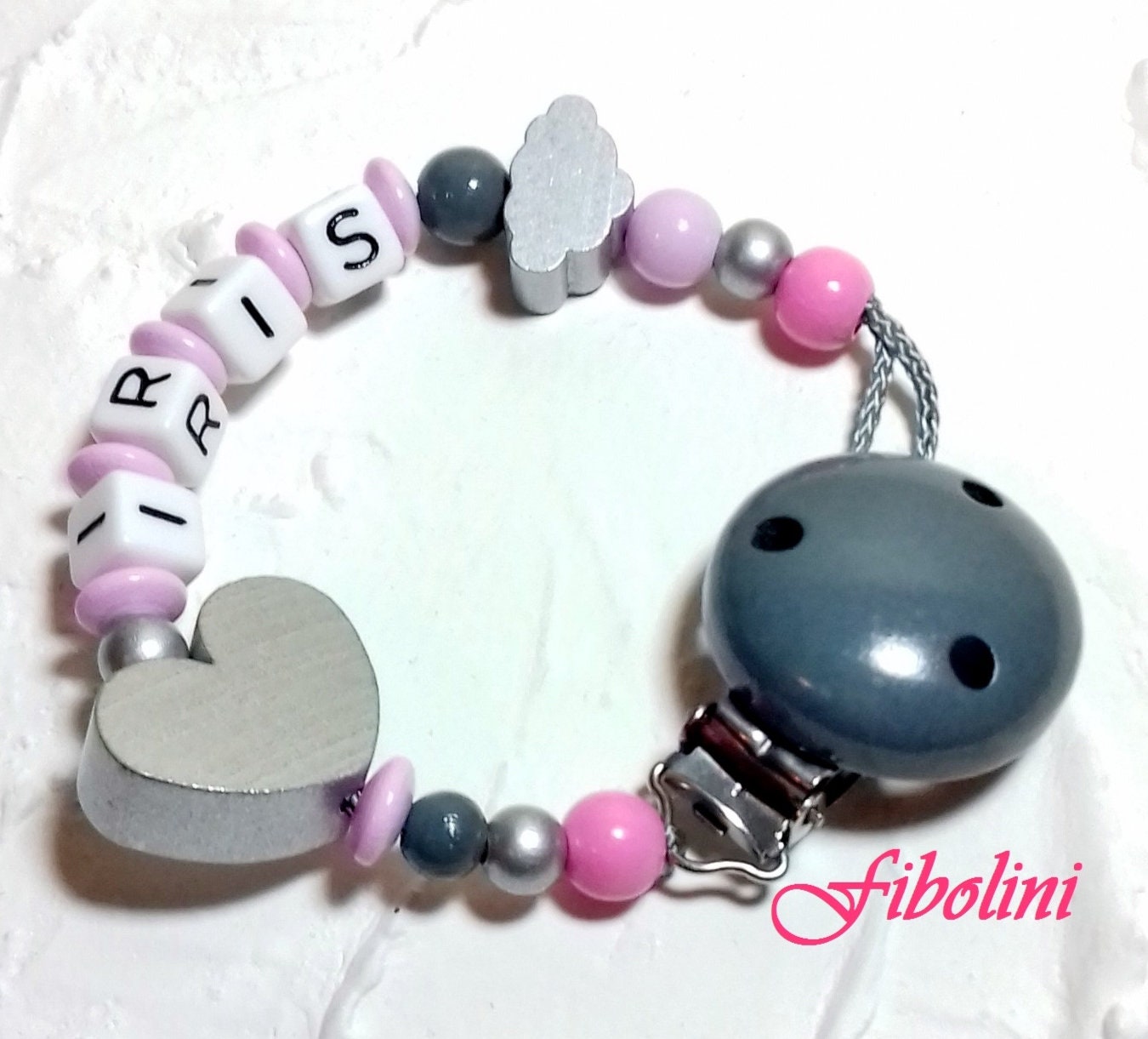 Schnullerkette "Wolkenherz". Rosa, Silber, Grau, Meilenstein, Schnuller, Nuggikette, Baby Girl, Eltern Werden, Schwanger, Babyaccessoires Schnullerkette "Wolkenherz". Rosa, Silber, Grau, Meilenstein, Schnuller, Nuggikette, Baby Girl, Eltern Werden, Schwanger, Babyaccessoires von Fibolini