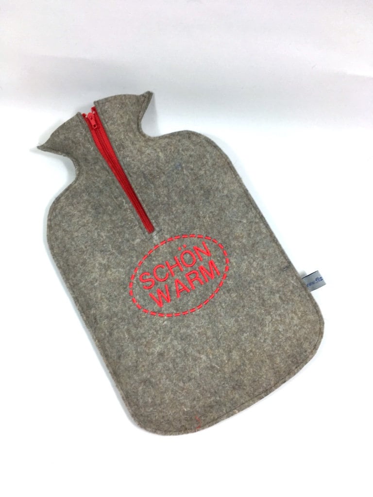 Filz - Kuschelwärmflaschenhülle in Naturgrau Mit "Schön Warm" Filz - Kuschelwärmflaschenhülle in Naturgrau Mit "Schön Warm" von Filzschnitt