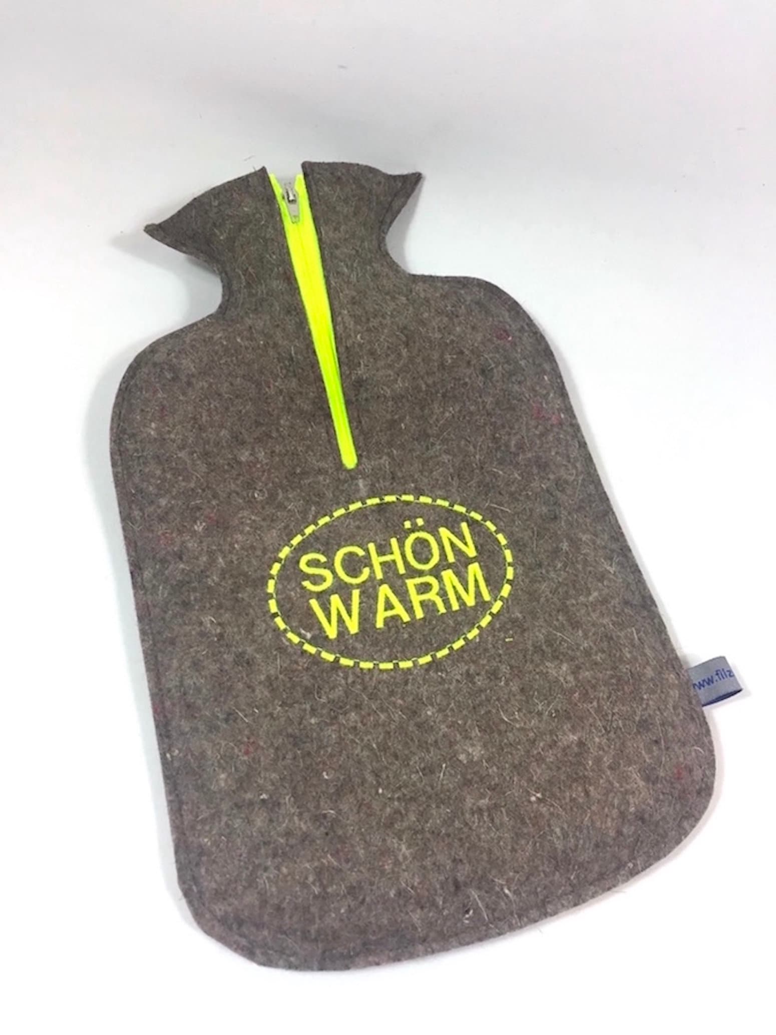 Filz - Kuschelwärmflaschenhülle in Naturgrau Mit "Schön Warm" Filz - Kuschelwärmflaschenhülle in Naturgrau Mit "Schön Warm" von Filzschnitt