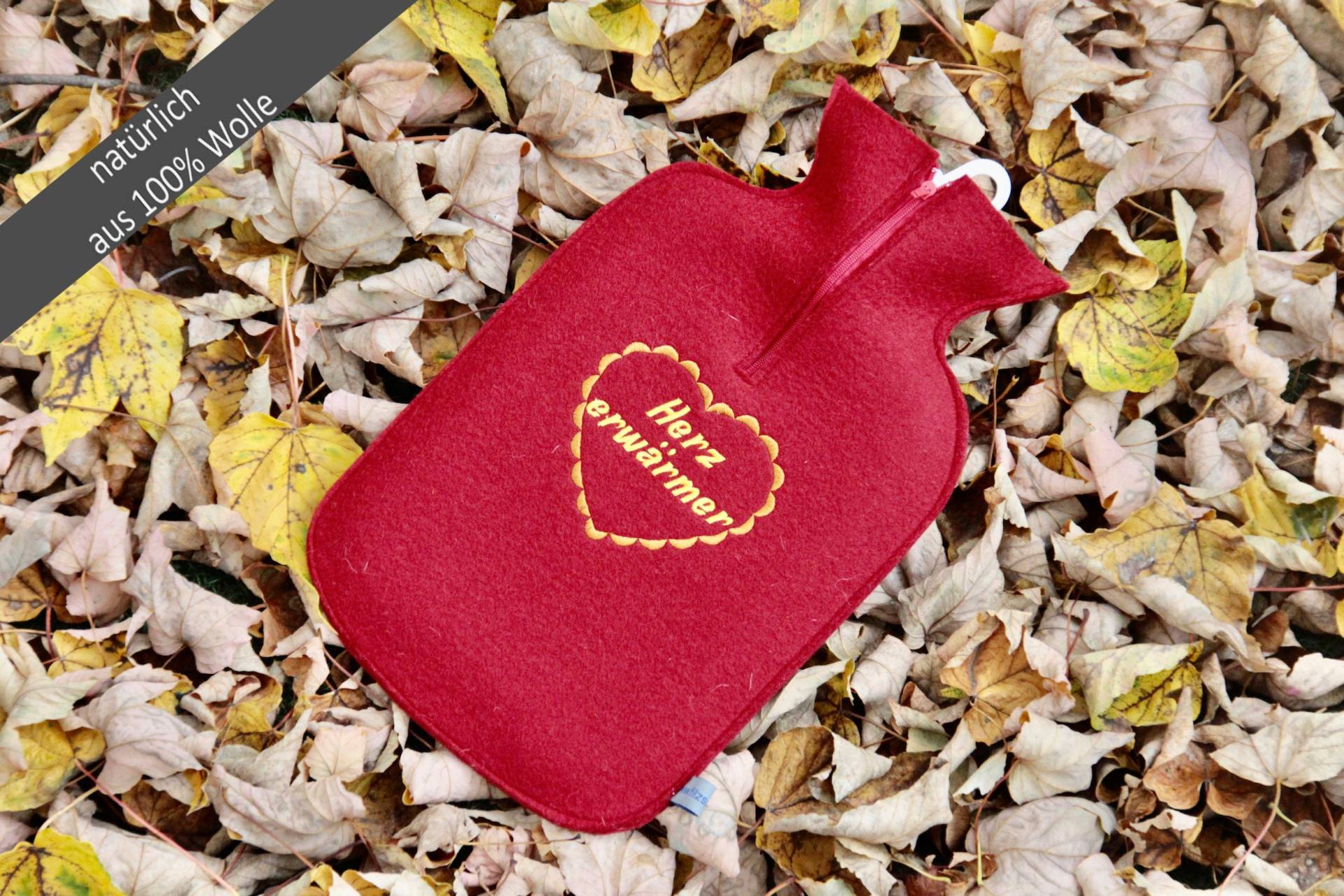 Filz - Kuschelwärmflaschenhülle in Rot Mit "Herzerwärmer" Filz - Kuschelwärmflaschenhülle in Rot Mit "Herzerwärmer" von Filzschnitt