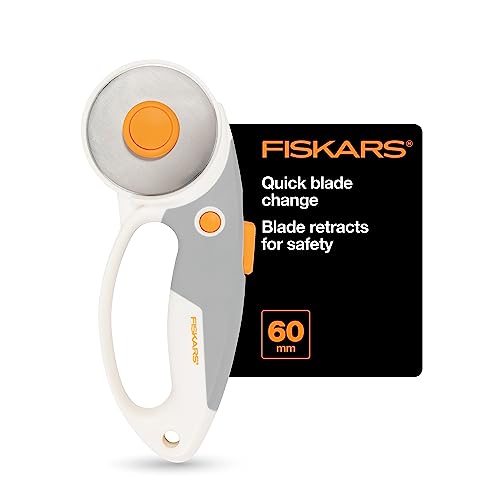 Fiskars Rollschneider für Stoffe mit ergonomischem Griff, Titanklinge für dicke Materialien, sicherer Klingenwechsel, Nähzubehör und Quilt-Werkzeug, 60 mm Fiskars Rollschneider für Stoffe mit ergonomischem Griff, Titanklinge für dicke Materialien, sicherer Klingenwechsel, Nähzubehör und Quilt-Werkzeug, 60 mm von Fiskars