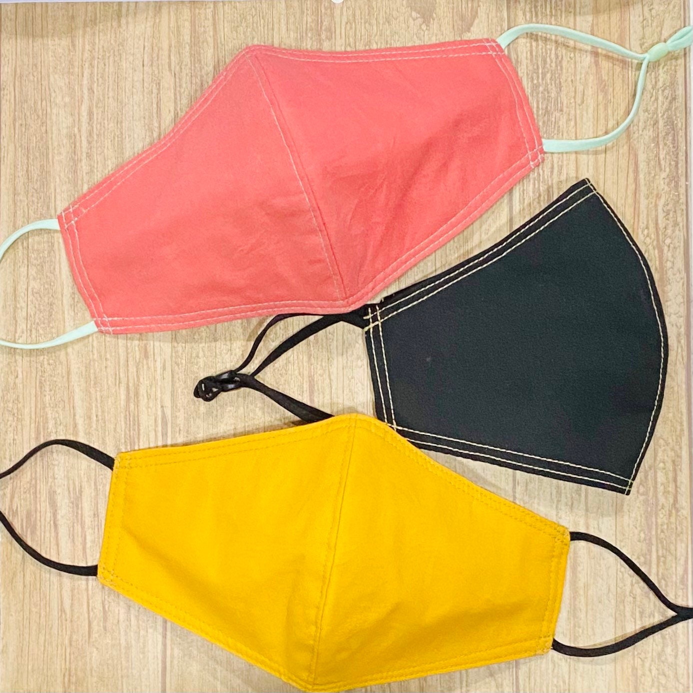 Alle Solid Color | Lachsrosa, Schwarz Oder Warm Senfgelb Gesichtsmaske Aus Baumwolle | Wende - Und Verstellbare Träger Alle Solid Color | Lachsrosa, Schwarz Oder Warm Senfgelb Gesichtsmaske Aus Baumwolle | Wende - Und Verstellbare Träger von Floralandleaves