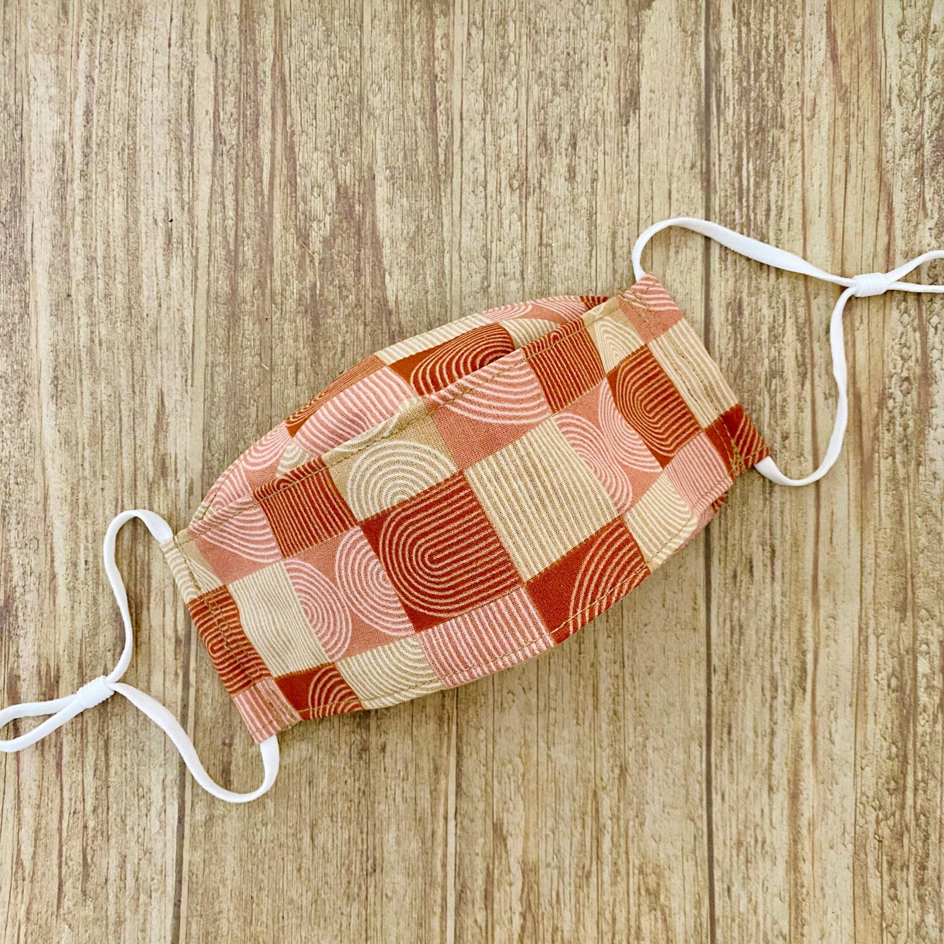 Blush & Rust Modern Geo Mid Century Muster Print Baumwolle 3-D Gesichtsmaske Blush & Rust Modern Geo Mid Century Muster Print Baumwolle 3-D Gesichtsmaske von Floralandleaves