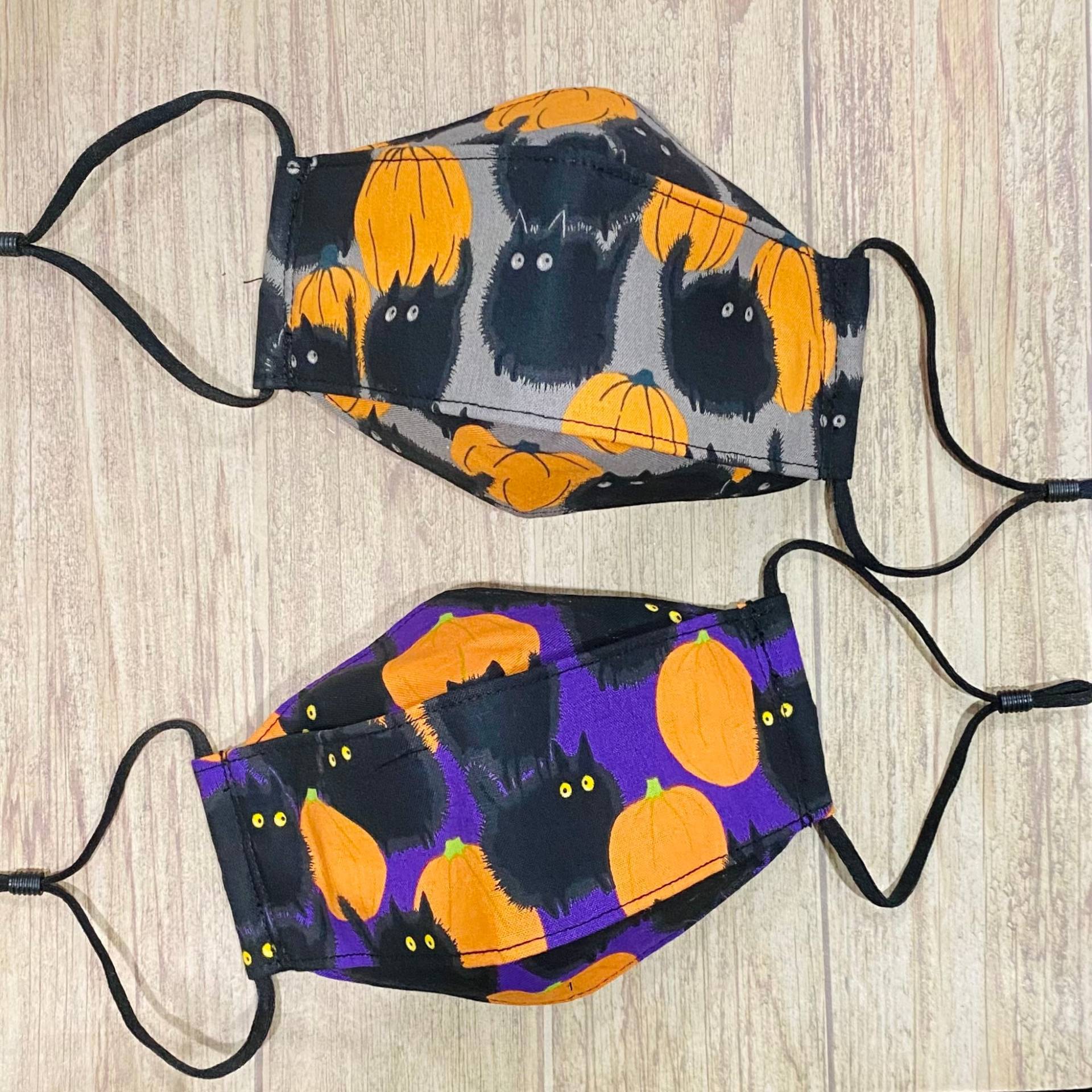 Halloween Fun "Puffy Cat" in Lila Oder Grau Print Baumwolle 3-D Maske Halloween Fun "Puffy Cat" in Lila Oder Grau Print Baumwolle 3-D Maske von Floralandleaves