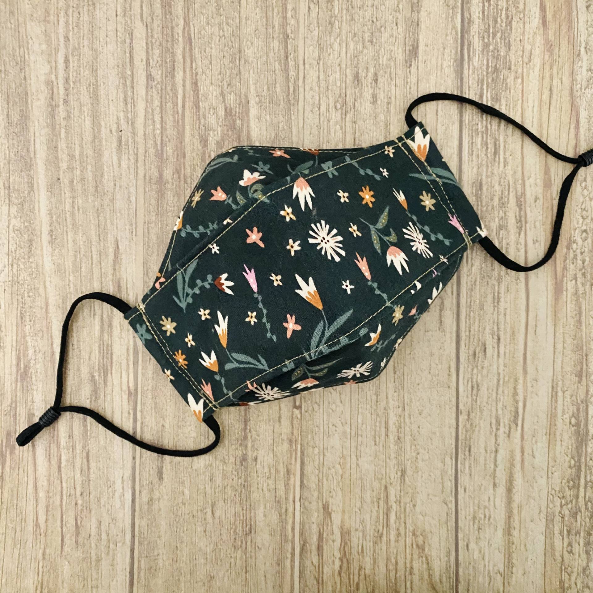 Mini Waldblumen Print 3 D-Gesichtsmaske Aus Baumwolle Mini Waldblumen Print 3 D-Gesichtsmaske Aus Baumwolle von Floralandleaves