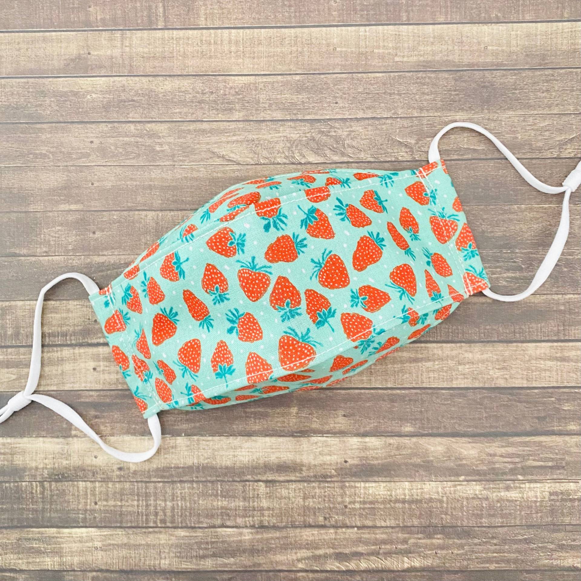 Mint Erdbeeren Print Baumwolle 3-D Maske Mint Erdbeeren Print Baumwolle 3-D Maske von Floralandleaves