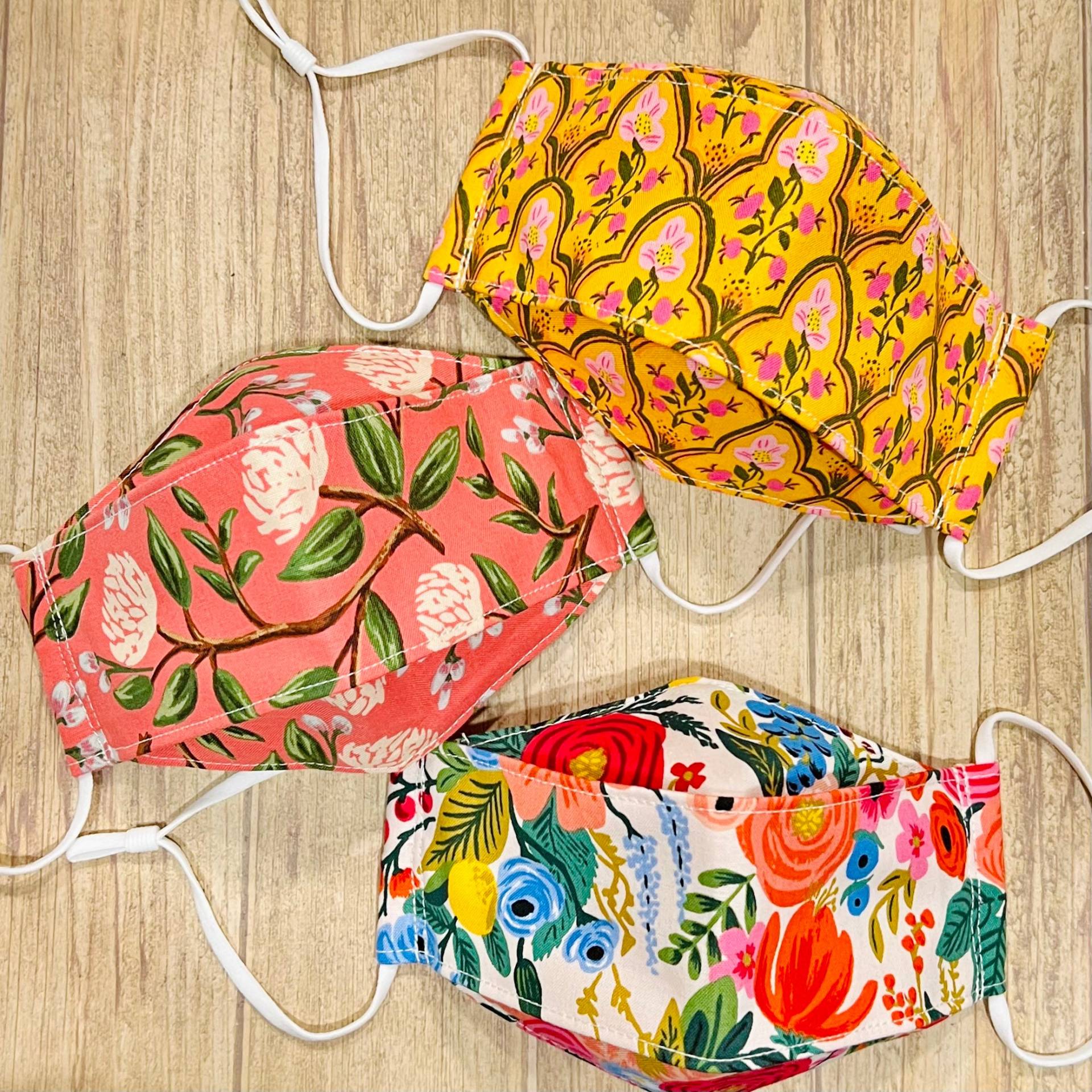 Special Valentines Day Set Büttenpapier Druck Baumwolle 3-D Gesichtsmaske Special Valentines Day Set Büttenpapier Druck Baumwolle 3-D Gesichtsmaske von Floralandleaves