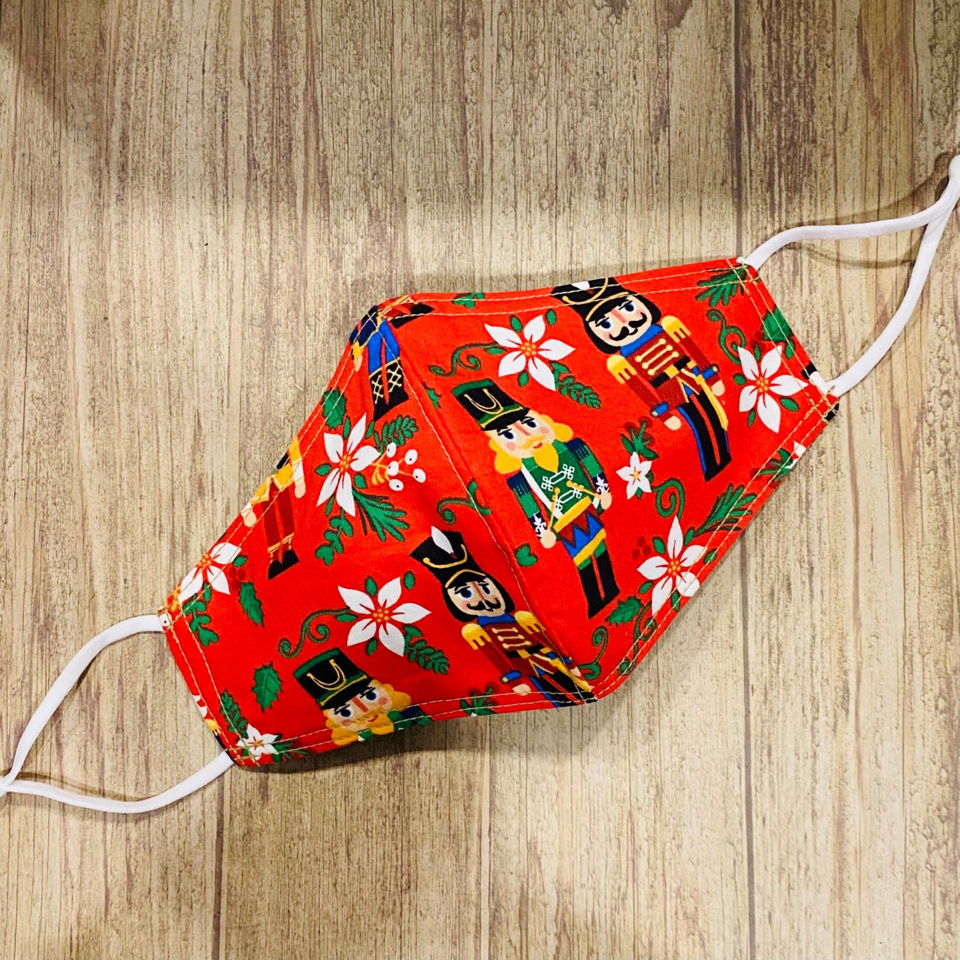 Weihnachts-Winterspaß "Roter Nussknacker" Muster Baumwolle Gesichtsmaske | Wende - Und Verstellbare Träger Weihnachts-Winterspaß "Roter Nussknacker" Muster Baumwolle Gesichtsmaske | Wende - Und Verstellbare Träger von Floralandleaves